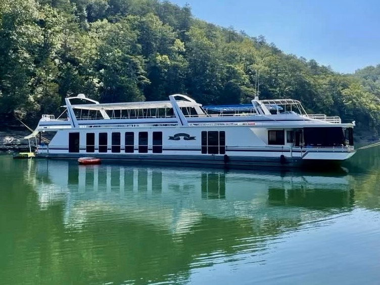Houseboat Reference Photo